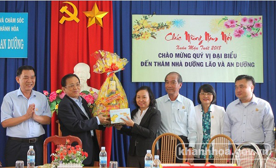 Công ty Yến sào Khánh Hòa tặng gần 500 suất quà Tết cho người nghèo, đối tượng xã hội ảnh 2